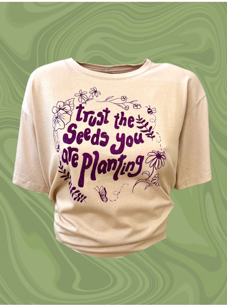 Camiseta Trust The Seeds You Are Planting - Cáqui — imagem 1
