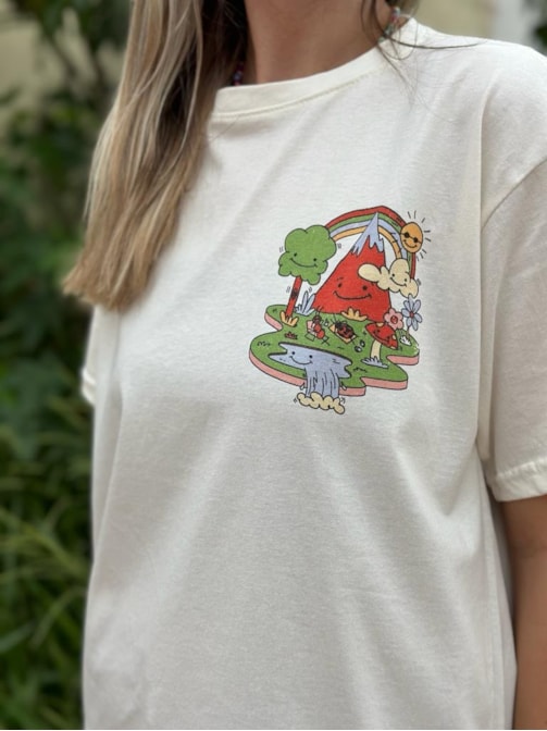Camiseta Tudo em Paz - Off-White - Frente e Verso