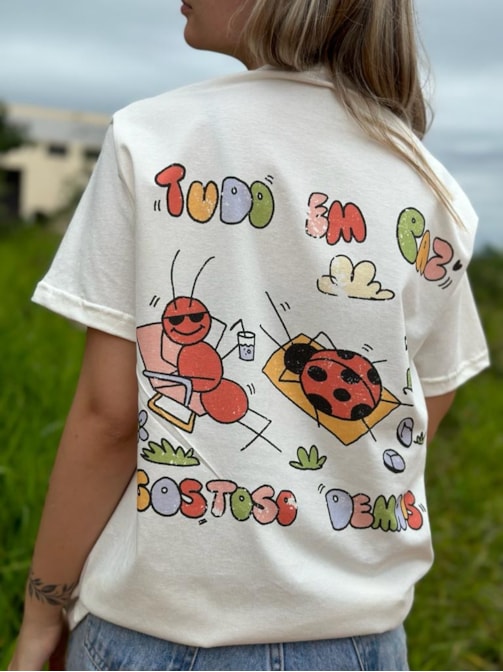 Camiseta Tudo em Paz - Off-White - Frente e Verso