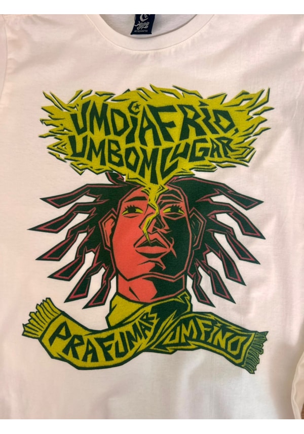 Camiseta Um dia frio, um bom lugar pra fumar um fino - Off White