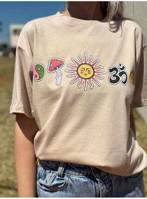 Camiseta Vibe Hippie Smile - Cáqui - Frente e Verso