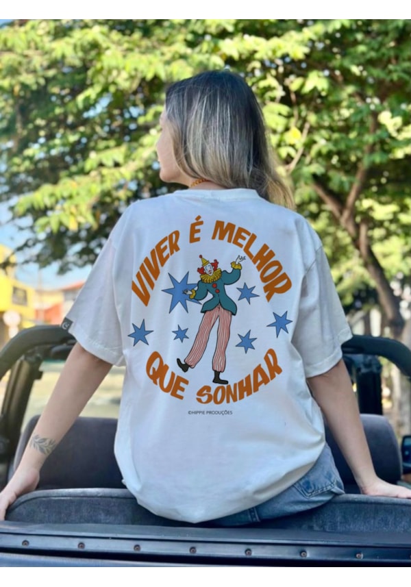 Camiseta Viver é melhor que sonhar - Off-White - Frente e Verso