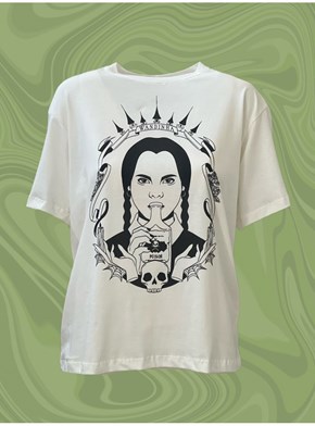Camiseta Wandinha Addams - Off-White
