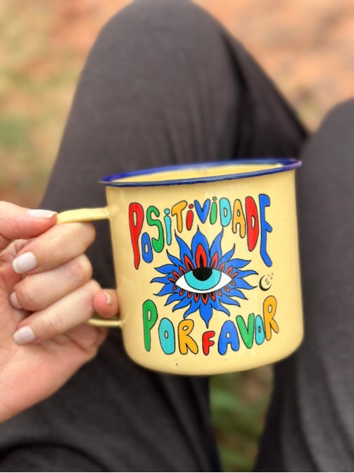 Caneca 450ml Positividade Por Favor - Amarela