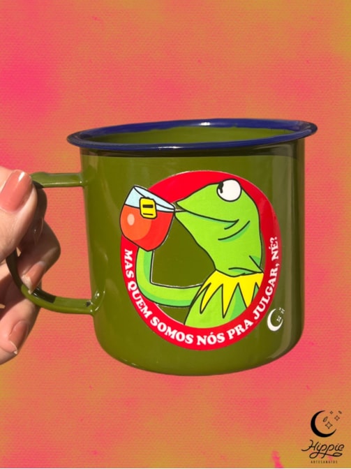 Caneca 450ml Sapo - Quem Somos Nós Pra Julgar - Verde