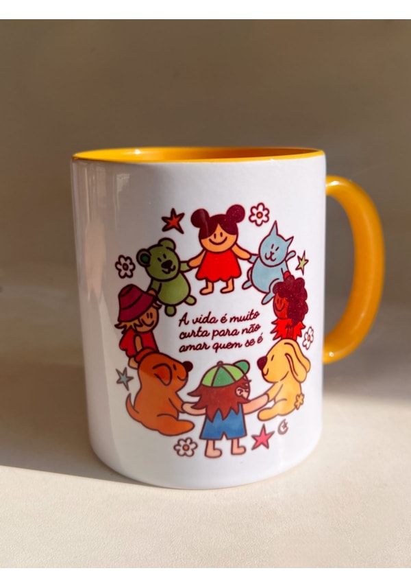 Caneca Amar quem se é - Alça Amarela