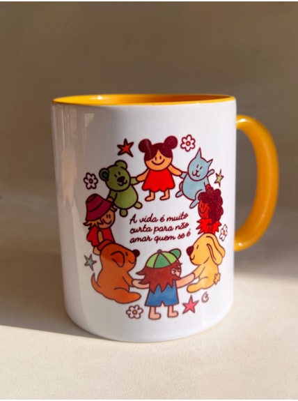 Caneca Amar quem se é - Alça Amarela