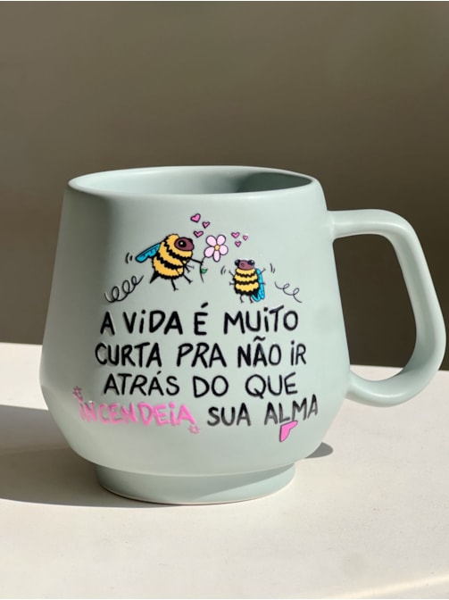 Caneca Cerâmica Hortelã - Abelha Incendeia