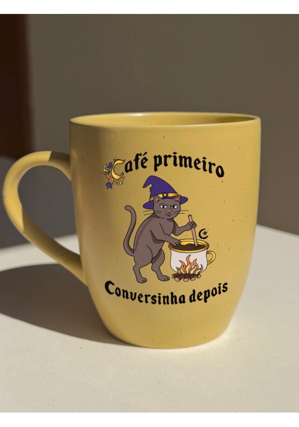 Caneca Estrelada Amarela - Café Primeiro - Gato Medieval - 330ml