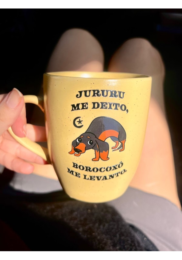 Caneca Estrelada Amarela - Jururu me deito - 330ml
