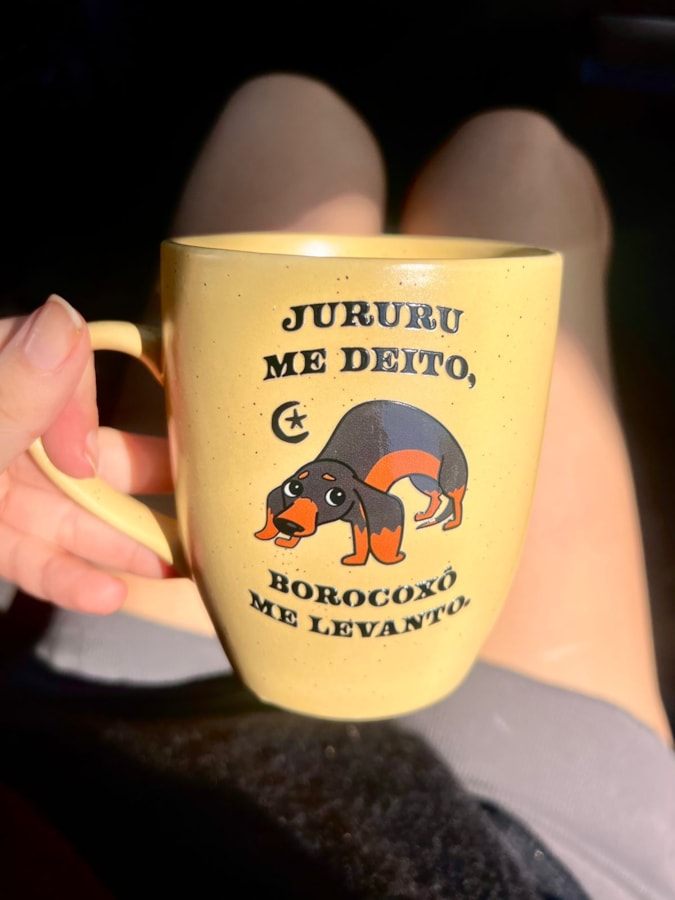 Caneca Estrelada Amarela - Jururu me deito - 330ml — imagem 1
