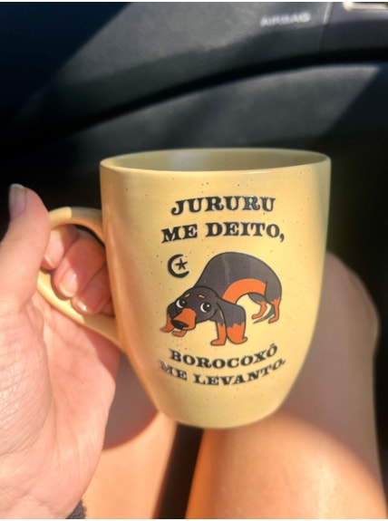 Caneca Estrelada Amarela - Jururu me deito - 330ml