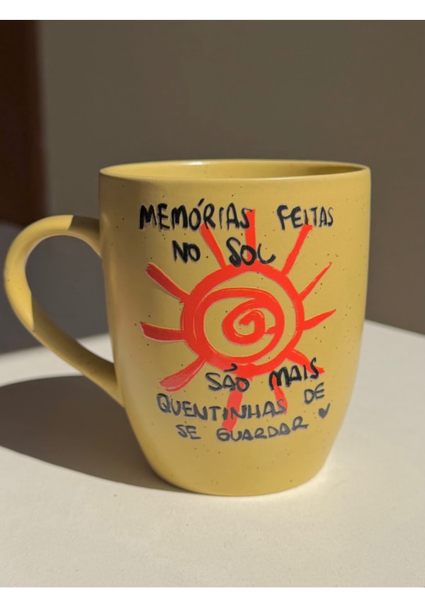 Caneca Estrelada Amarela - Memórias de Sol - 330ml