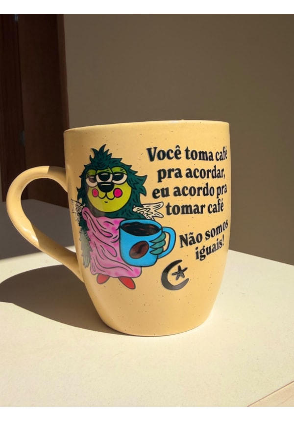 Caneca Estrelada Amarela - Preguiça Café - 330ml