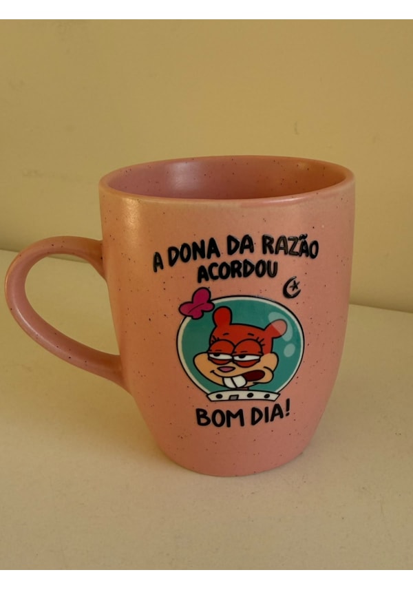 Caneca Estrelada Rosa - A dona da Razão - 330ml
