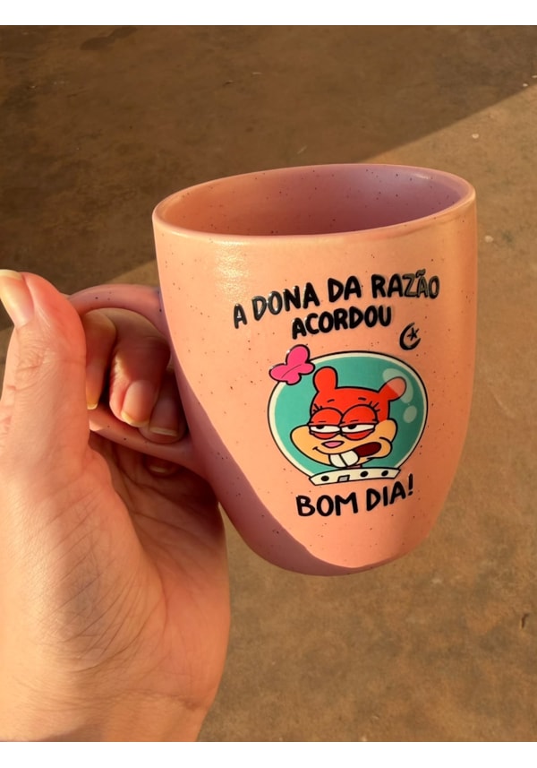 Caneca Estrelada Rosa - A dona da Razão - 330ml