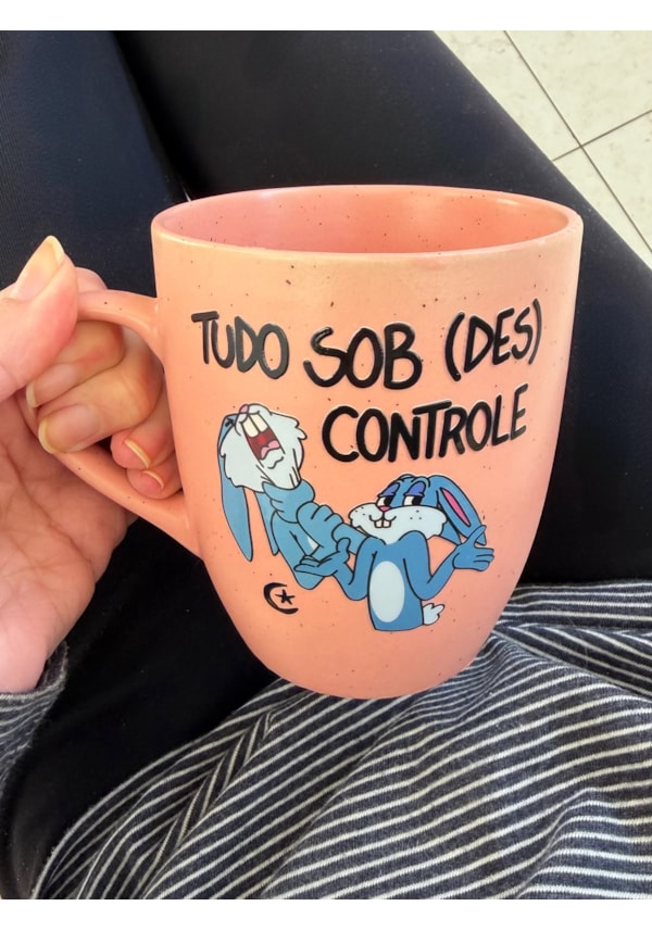 Caneca Estrelada Rosa - Tudo Sob Descontrole - 330ml