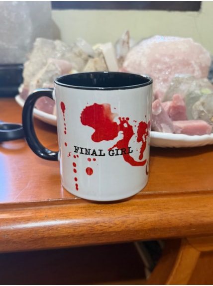 Caneca Final Girl - Alça Preta