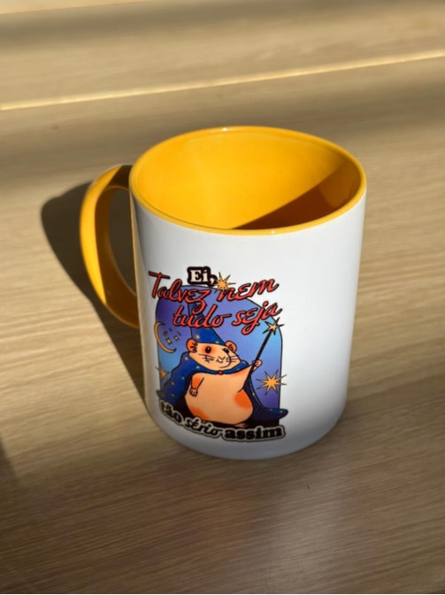 Caneca Nem tudo é tão sério - Alça Amarela