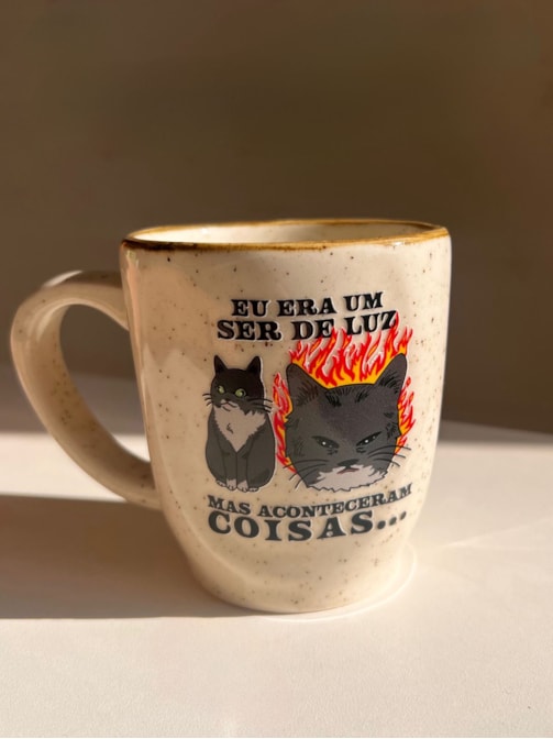 Caneca Névoa Gato Era um Ser de Luz - 260ml