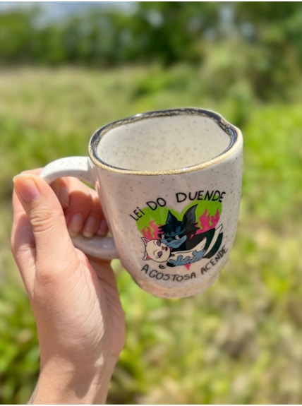 Caneca Névoa - Lei do Duende a Gostosa acende - 260ml