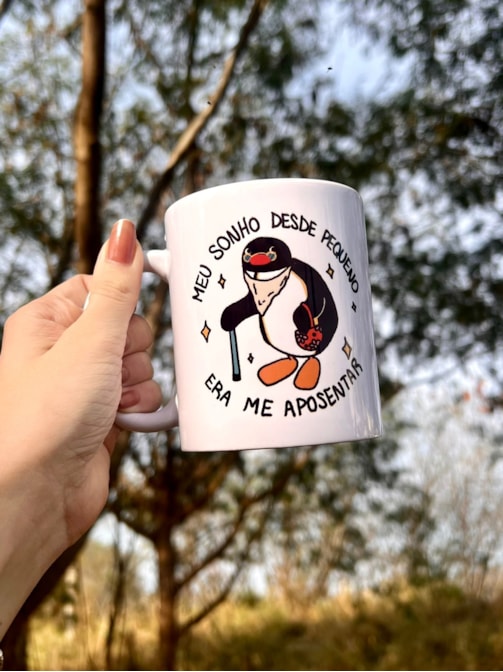 Caneca Pingu Aposentado