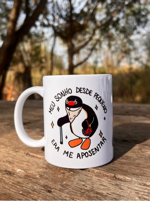 Caneca Pingu Aposentado
