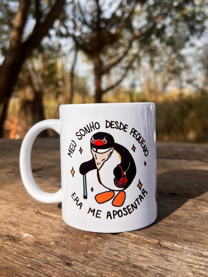 Caneca Pingu Aposentado — imagem 2