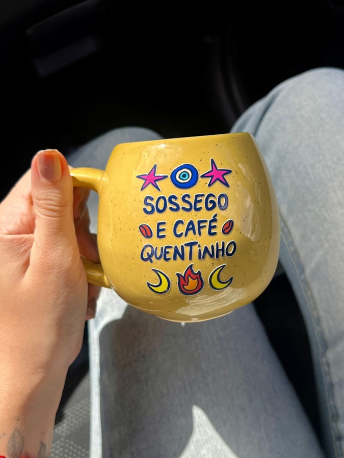 Caneca Redonda Abacate - Sossego e Café quentinho - 300ml — imagem 1