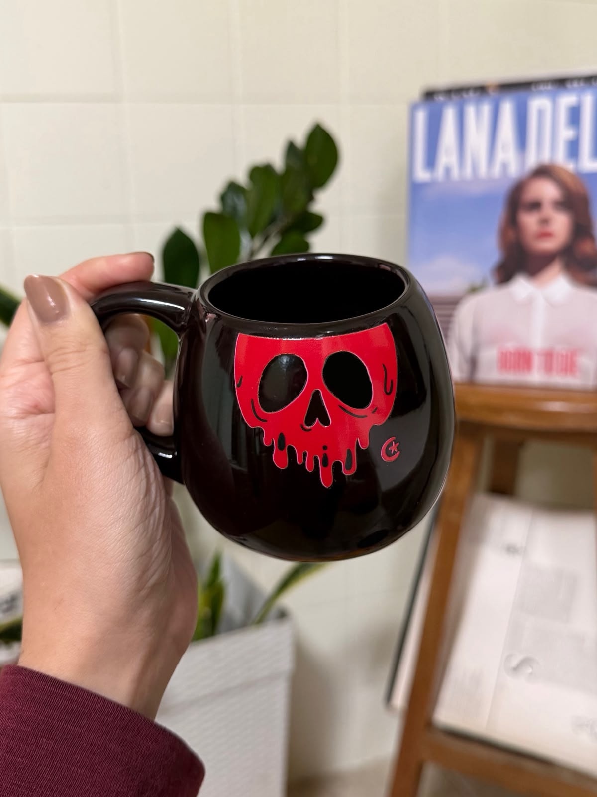 Caneca Redonda Preta - Maçã Envenenada - 300ml — imagem 2
