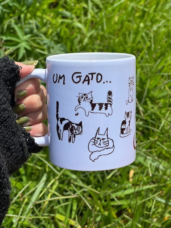 Caneca Um Gato Leva a Outro — imagem 1