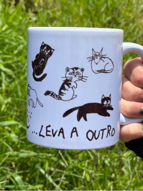 Caneca Um Gato Leva a Outro