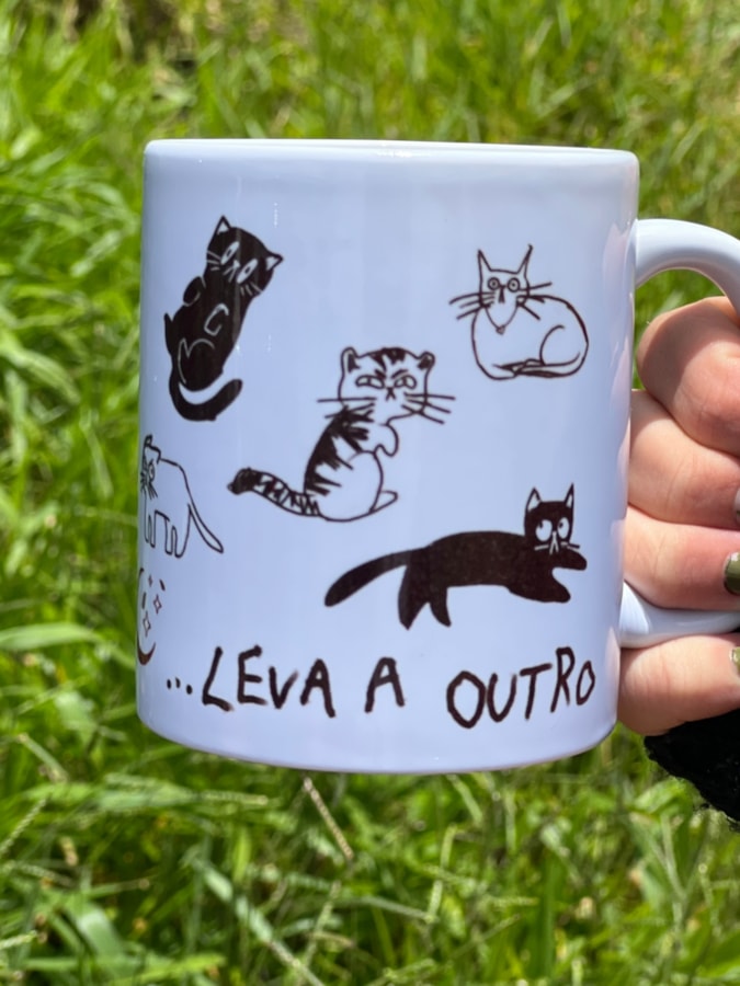 Caneca Um Gato Leva a Outro — imagem 2