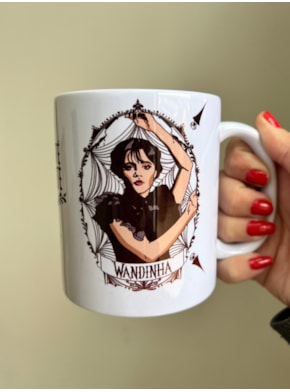 Caneca Wandinha e Mãozinha