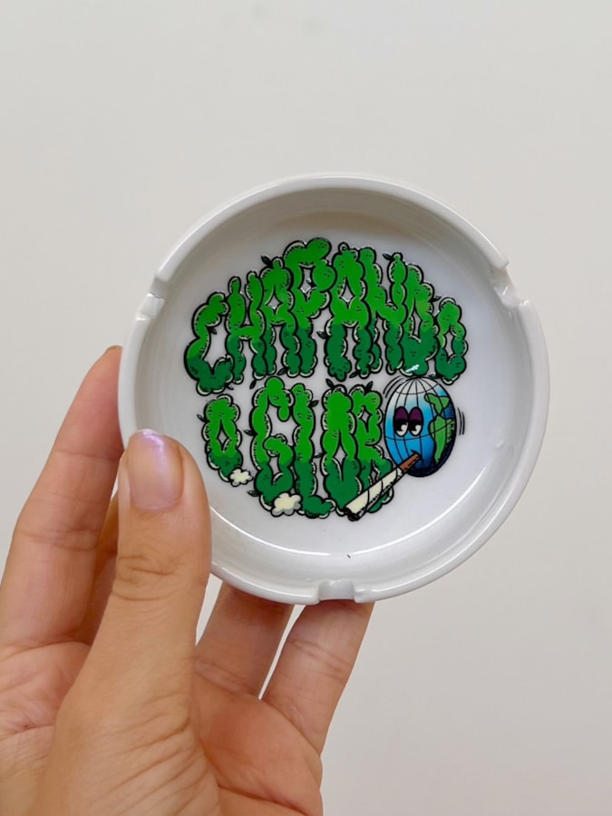 Cinzeiro Porcelana - Chapando o Globo — imagem 1