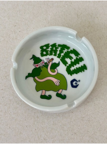 Cinzeiro Porcelana - Mago Bateu
