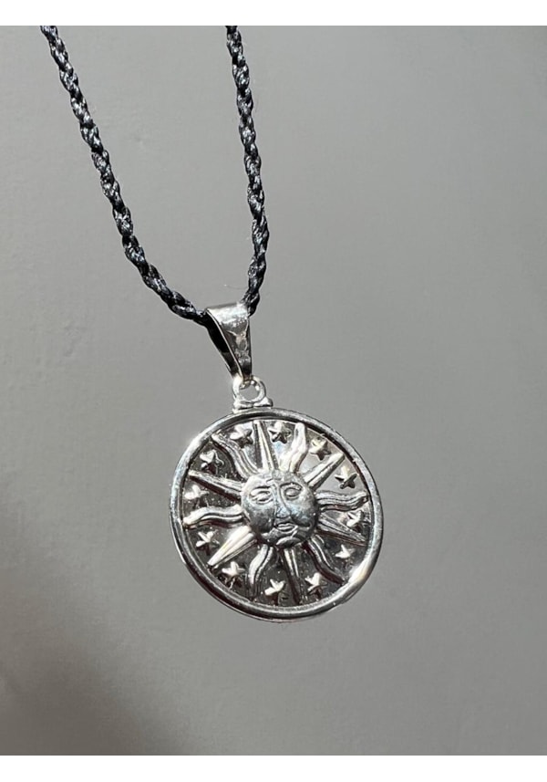 Colar Amuleto Sol Estrelado