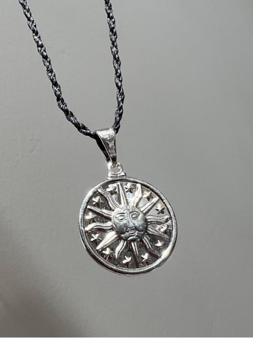 Colar Amuleto Sol Estrelado