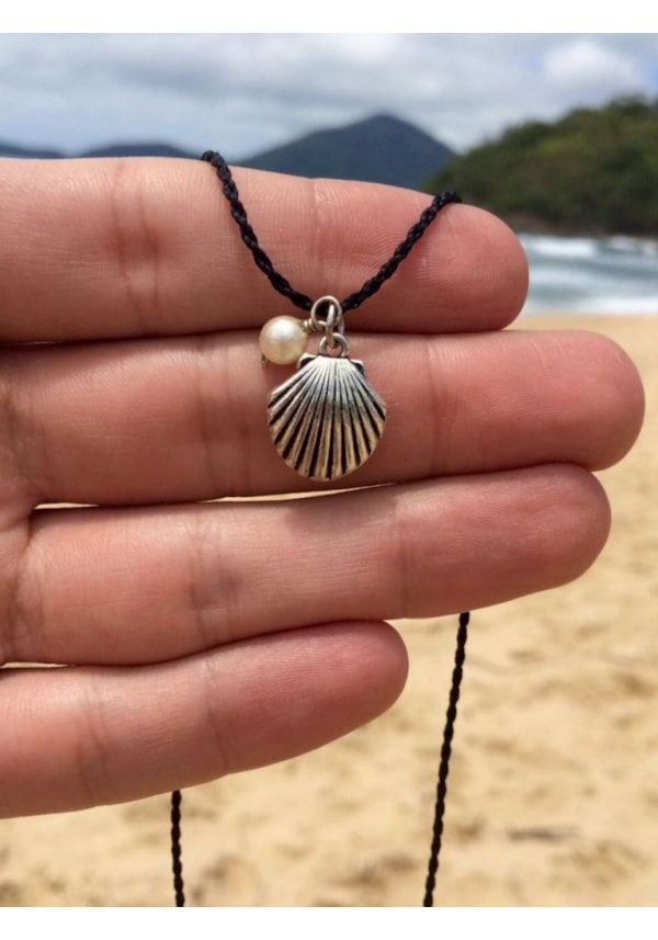 Colar Concha Prateada com Pérola