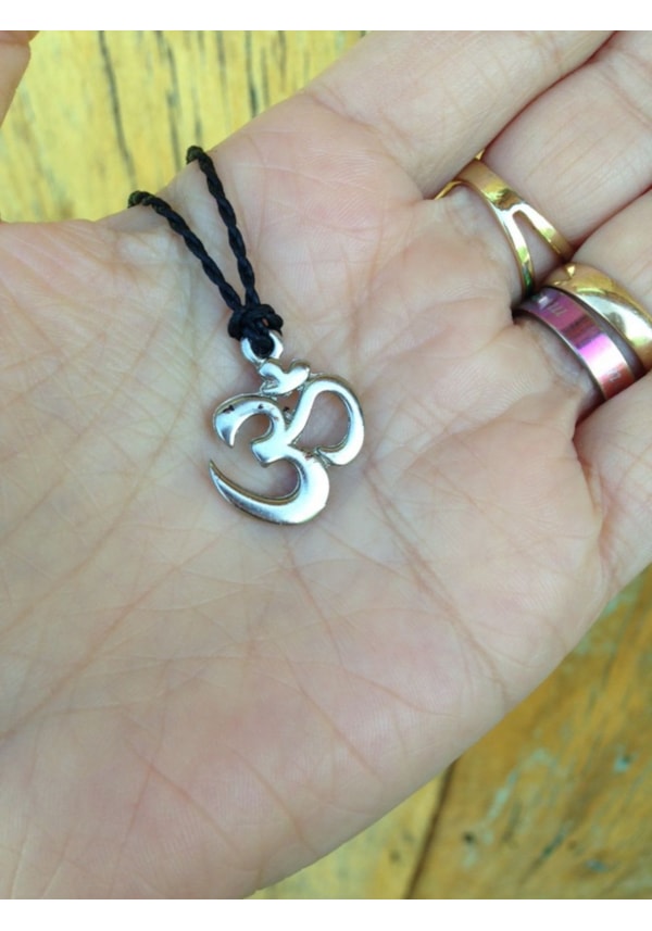 Colar Mantra Om Prateado