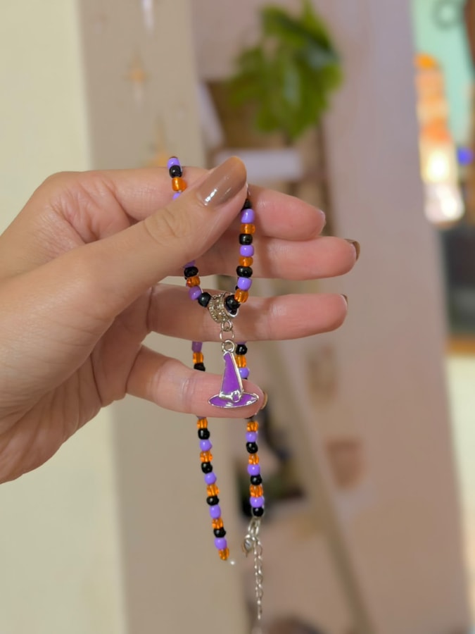 Colar Miçangas Chapéu de Bruxa — imagem 2