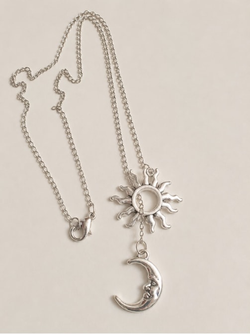 Colar Sol e Lua Encaixe Gravatinha