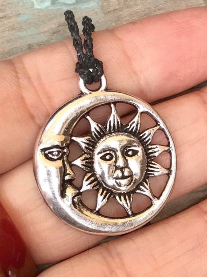 Colar Sol e Lua Vazado - Prateado — imagem 2