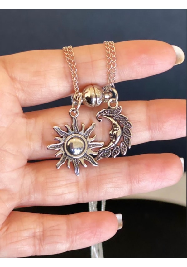 Colar Sol/Lua Prateada - Conexão, Ima - com embalagem