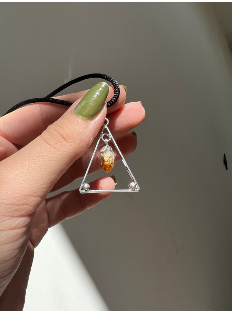 Colar Triângulo com Cristais — imagem 3
