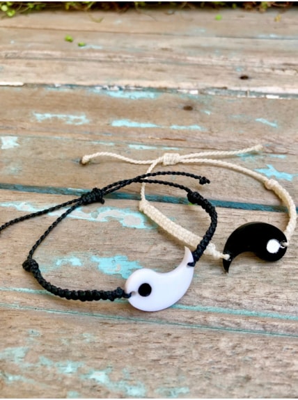 Conjunto 2 Pulseiras Yin Yang - com embalagem