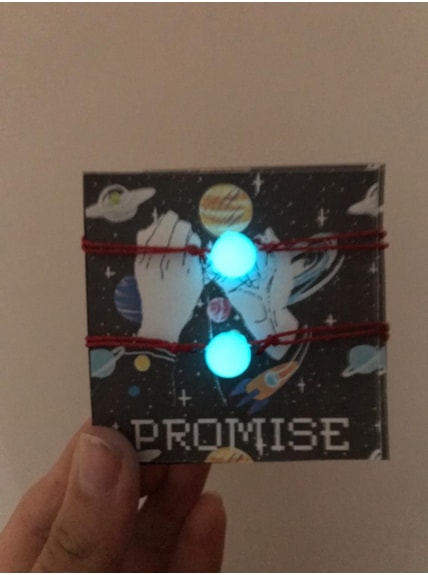 Conjunto de Pulseiras Promise Akai Ito - Brilha no Escuro