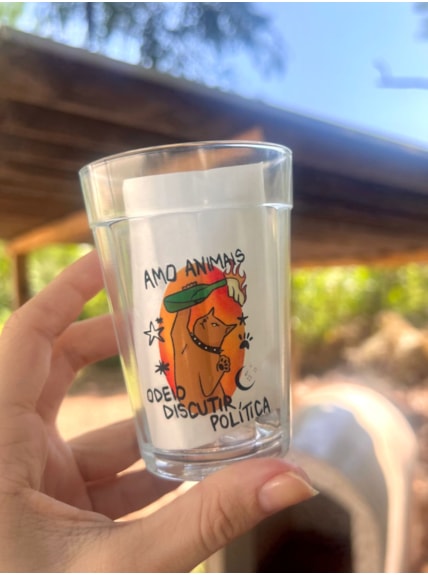 Copo Amo Animais Odeio Discutir Política - Vidro 190ml
