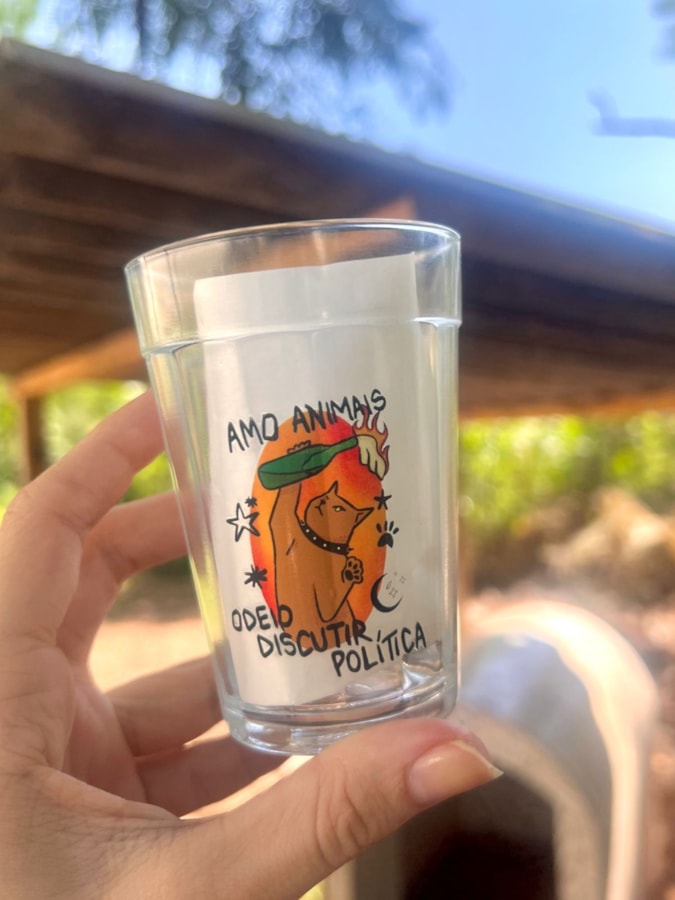Copo Amo Animais Odeio Discutir Política - Vidro 190ml — imagem 2
