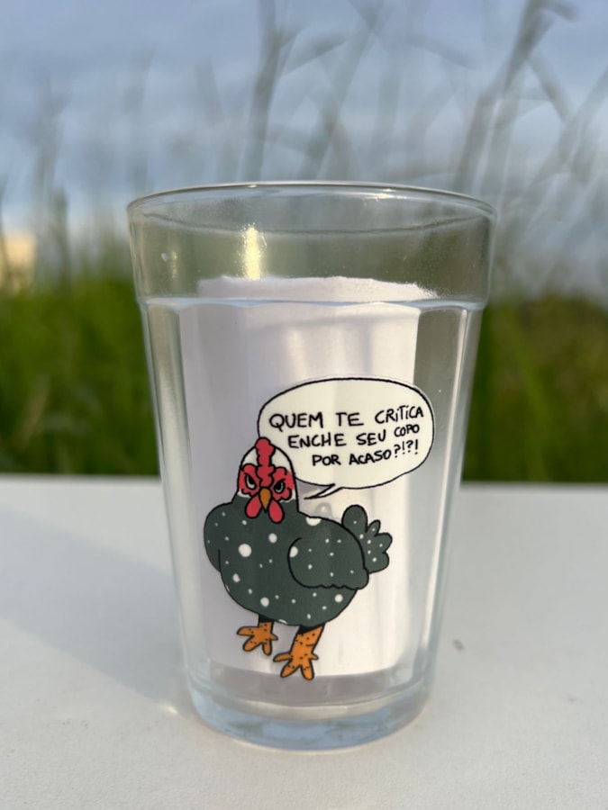 Copo Galinha Quem Te Critica - Vidro 190ml — imagem 1